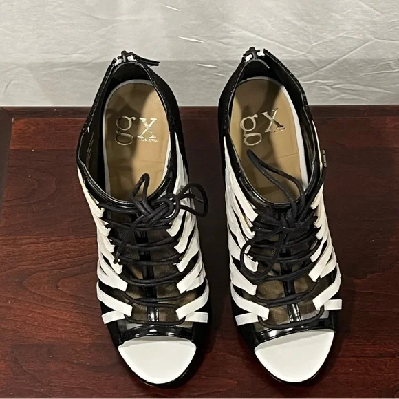 Gwen Stephani Shoes GX by Gwen Stephani Boot.  Black & White Size 8 - Picture 5 of 8